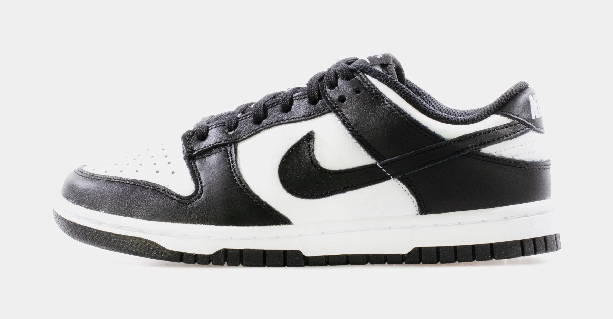 Dunk Low Retro Womens Lifestyle Shoes (Black/White)