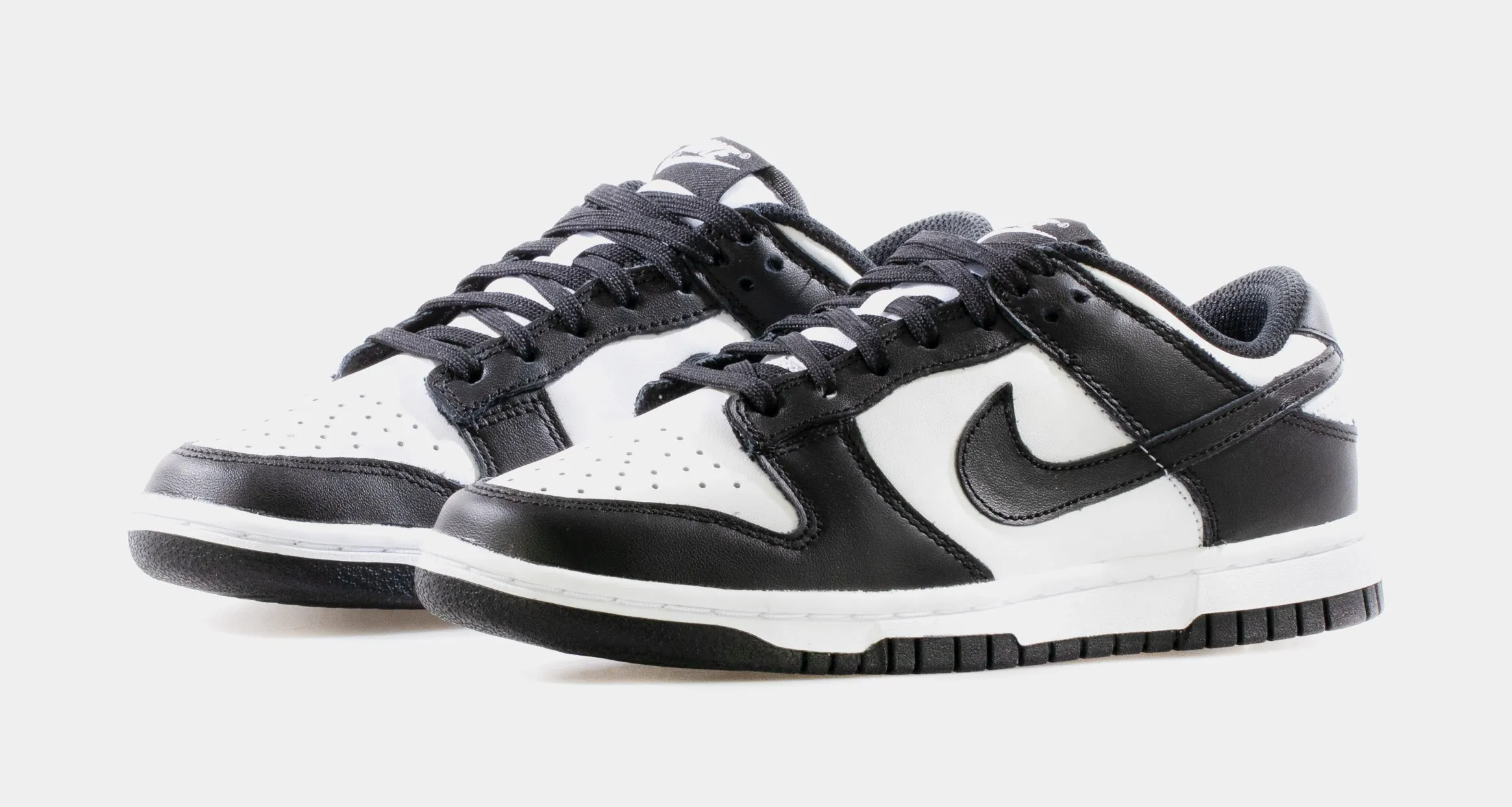 Dunk Low Retro Womens Lifestyle Shoes (Black/White)